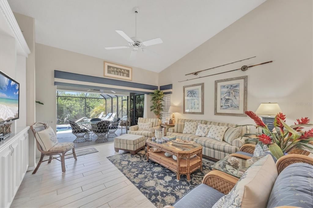 For Sale: $359,000 (2 beds, 2 baths, 1886 Square Feet)