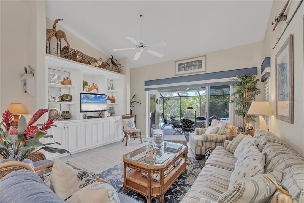 For Sale: $359,000 (2 beds, 2 baths, 1886 Square Feet)