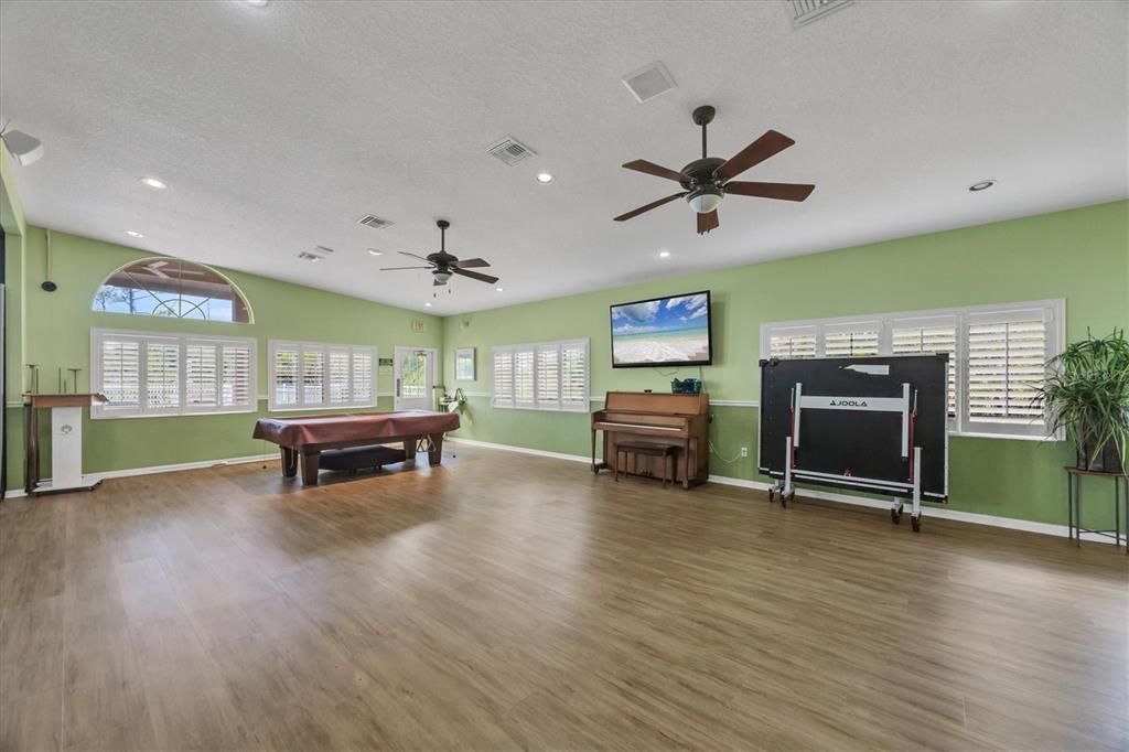 For Sale: $359,000 (2 beds, 2 baths, 1886 Square Feet)