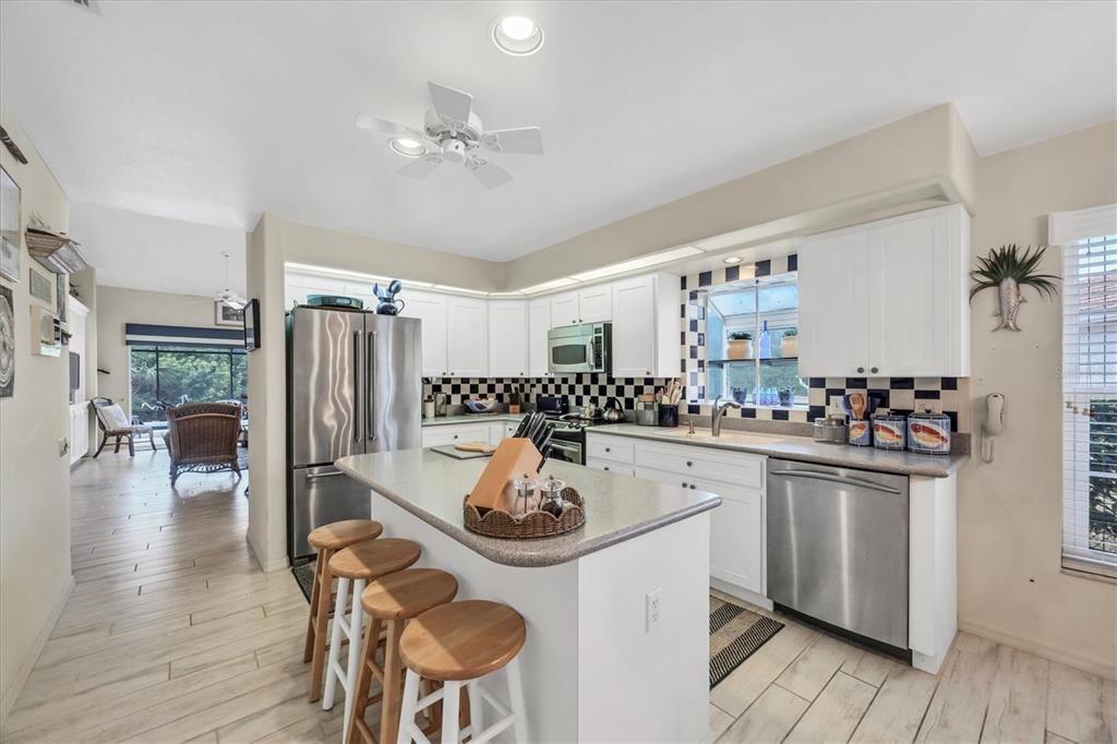 For Sale: $359,000 (2 beds, 2 baths, 1886 Square Feet)