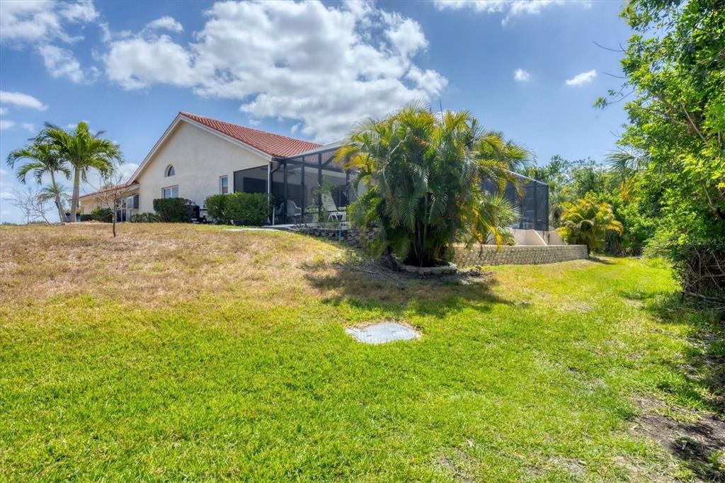 For Sale: $359,000 (2 beds, 2 baths, 1886 Square Feet)