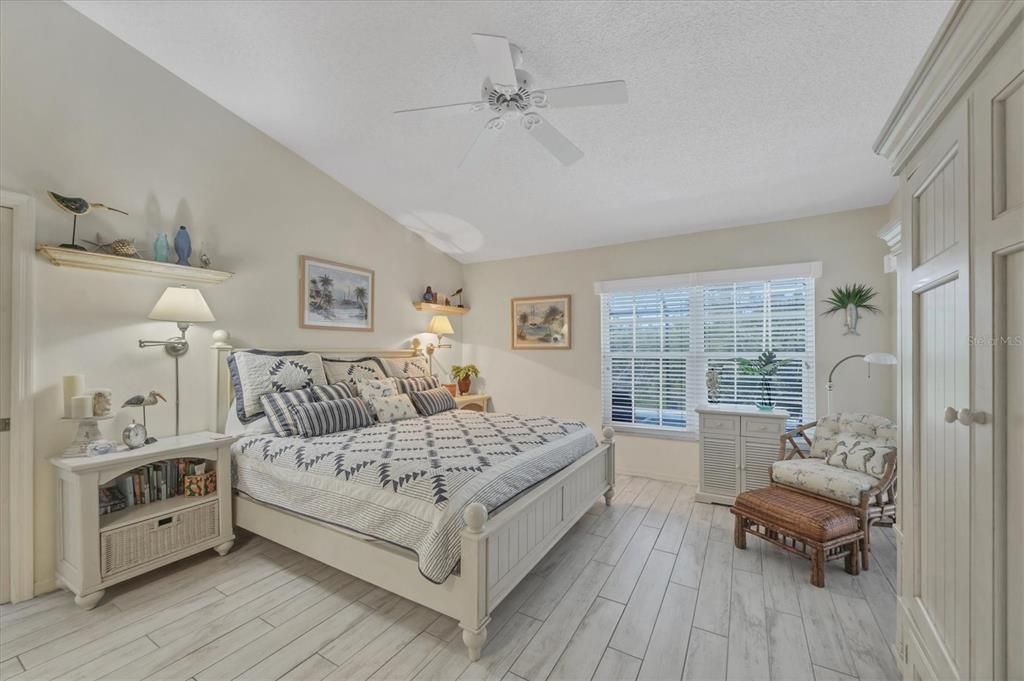 For Sale: $359,000 (2 beds, 2 baths, 1886 Square Feet)