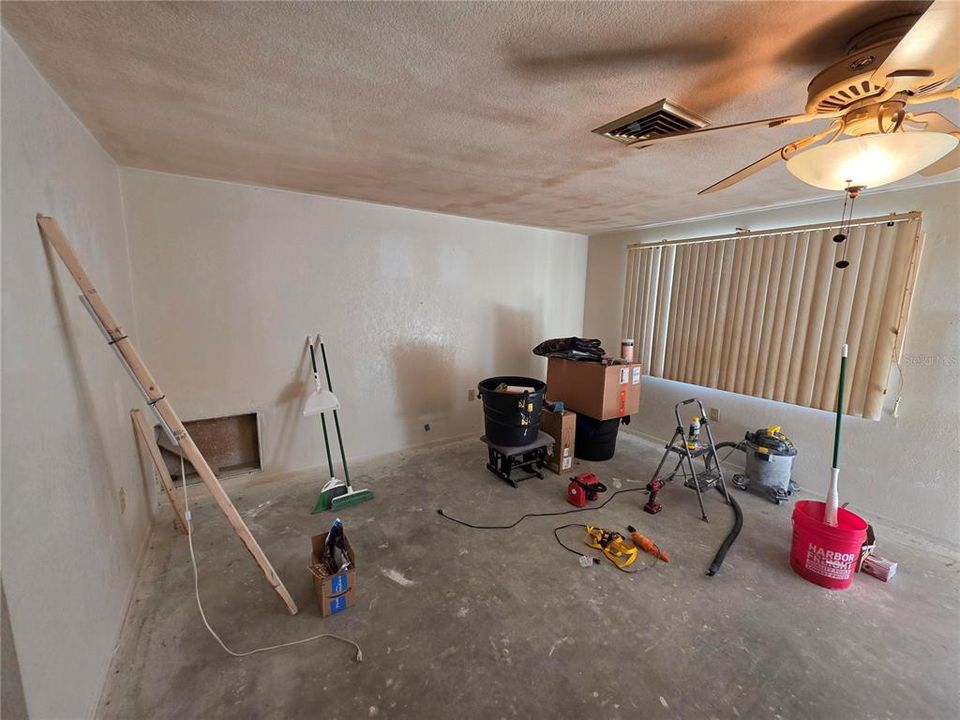 For Sale: $115,000 (2 beds, 1 baths, 792 Square Feet)