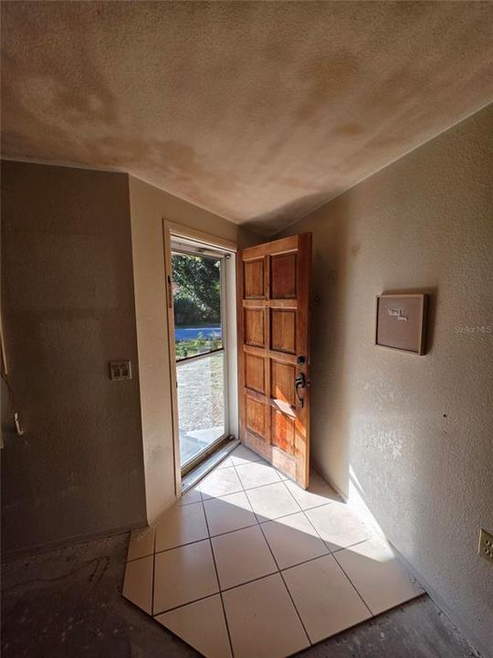 For Sale: $115,000 (2 beds, 1 baths, 792 Square Feet)