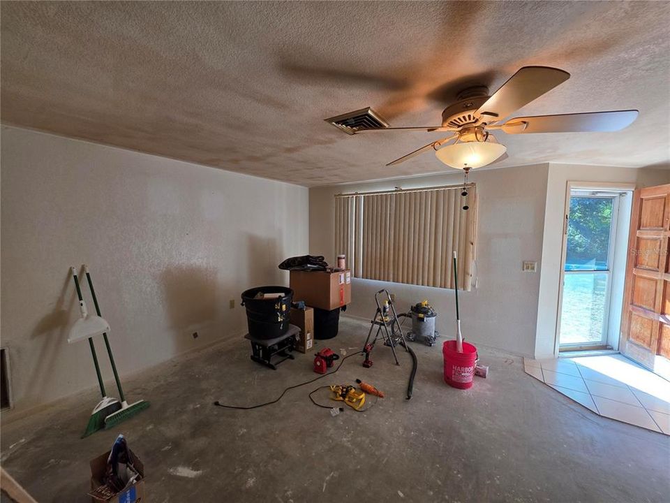 For Sale: $115,000 (2 beds, 1 baths, 792 Square Feet)