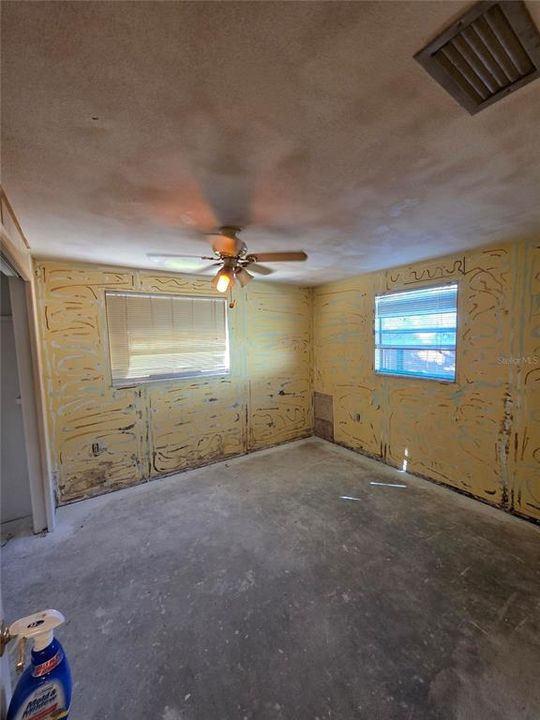 For Sale: $115,000 (2 beds, 1 baths, 792 Square Feet)