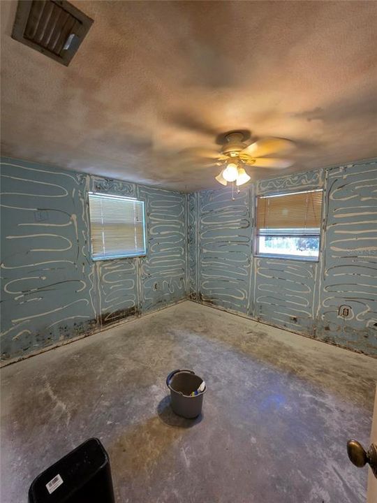 For Sale: $115,000 (2 beds, 1 baths, 792 Square Feet)