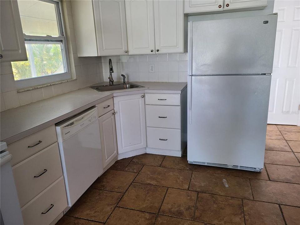 For Rent: $2,200 (3 beds, 1 baths, 1150 Square Feet)