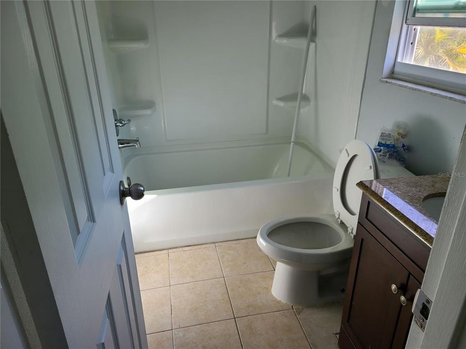 For Rent: $2,200 (3 beds, 1 baths, 1150 Square Feet)