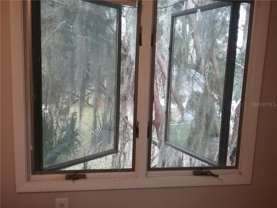 For Rent: $2,200 (3 beds, 1 baths, 1150 Square Feet)