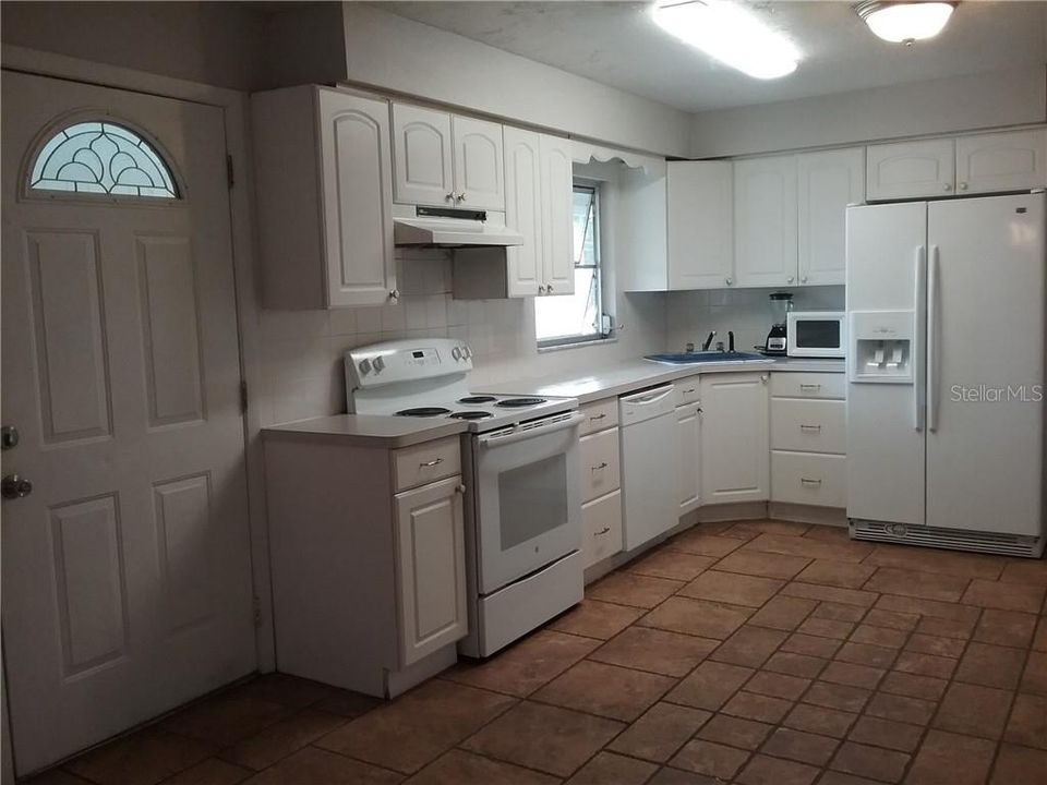For Rent: $2,200 (3 beds, 1 baths, 1150 Square Feet)