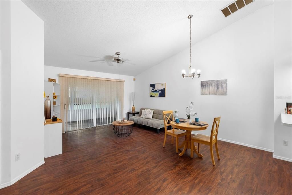 En Venta: $285,000 (2 camas, 2 baños, 1248 Pies cuadrados)