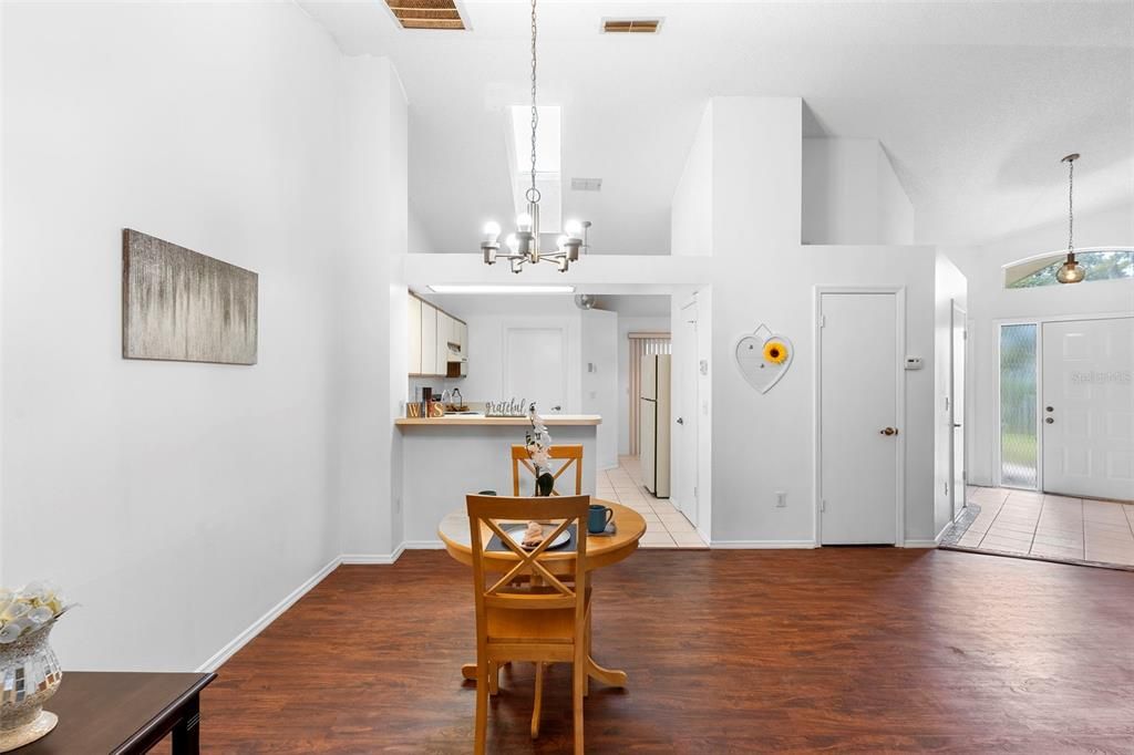 En Venta: $285,000 (2 camas, 2 baños, 1248 Pies cuadrados)