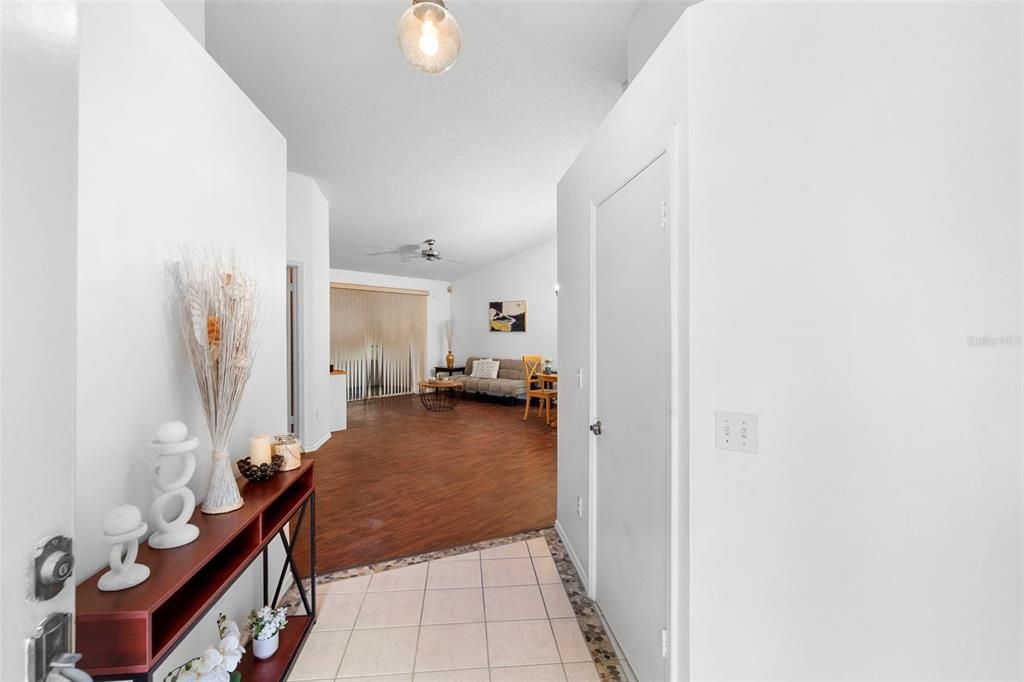 En Venta: $285,000 (2 camas, 2 baños, 1248 Pies cuadrados)