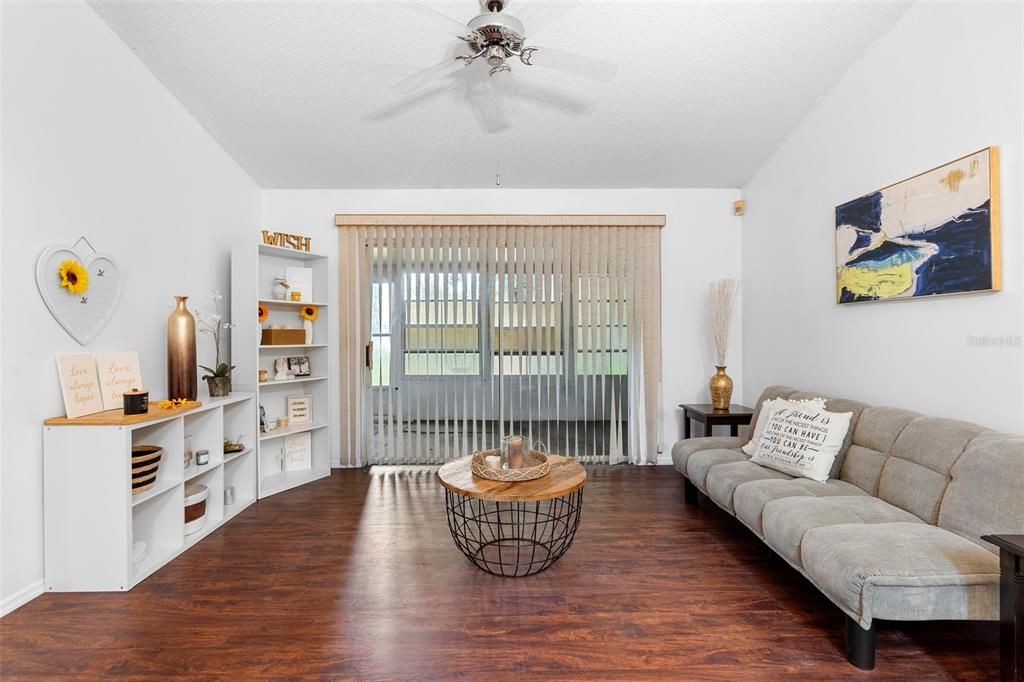 En Venta: $285,000 (2 camas, 2 baños, 1248 Pies cuadrados)