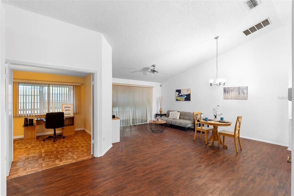 En Venta: $285,000 (2 camas, 2 baños, 1248 Pies cuadrados)