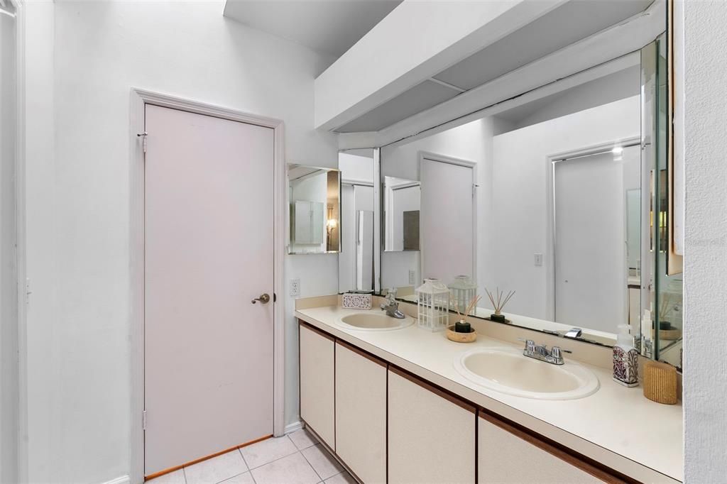 En Venta: $285,000 (2 camas, 2 baños, 1248 Pies cuadrados)