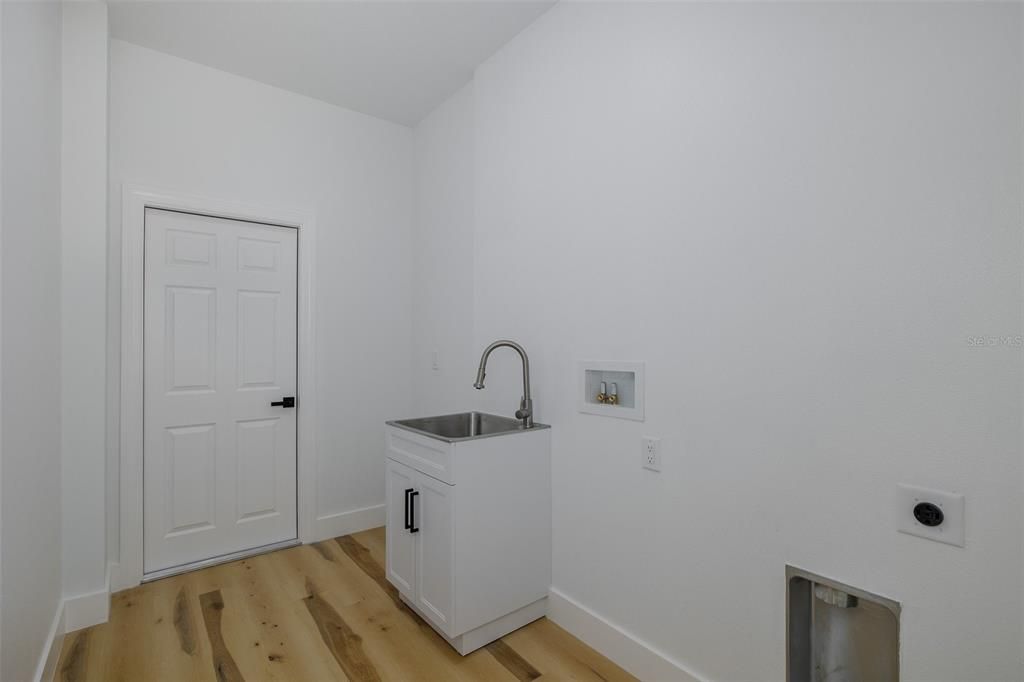 На продажу: $450,000 (4 спален, 2 ванн, 2125 Квадратных фут)