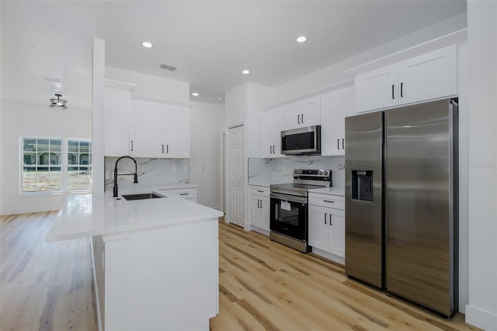 На продажу: $450,000 (4 спален, 2 ванн, 2125 Квадратных фут)