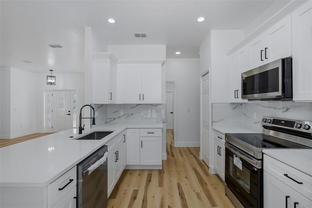 На продажу: $450,000 (4 спален, 2 ванн, 2125 Квадратных фут)