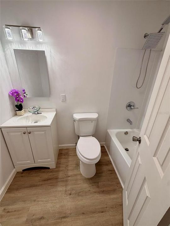 For Sale: $199,000 (2 beds, 2 baths, 933 Square Feet)