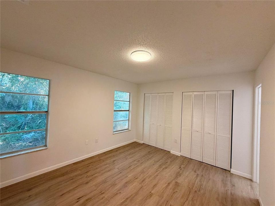 For Sale: $199,000 (2 beds, 2 baths, 933 Square Feet)
