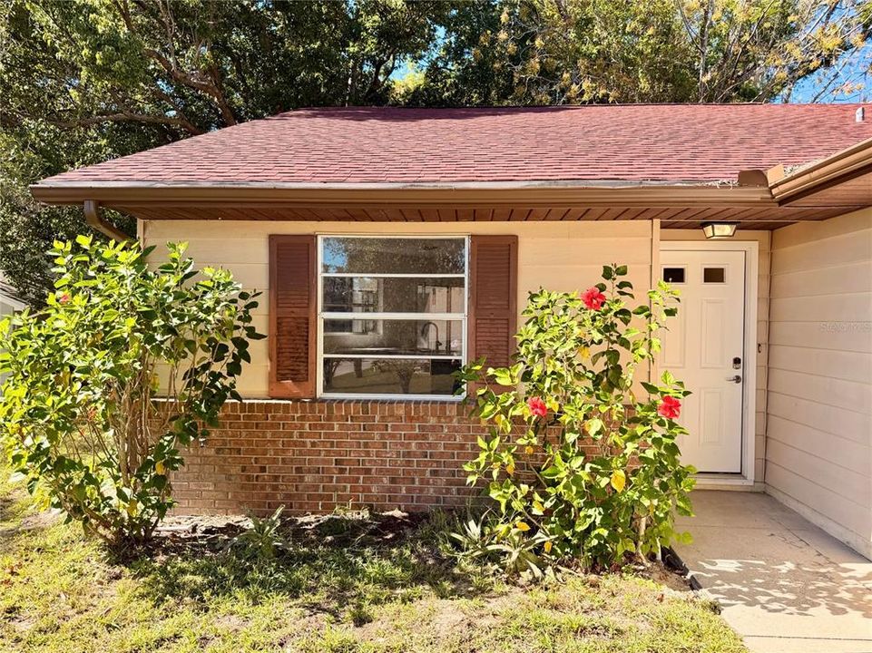 For Sale: $199,000 (2 beds, 2 baths, 933 Square Feet)