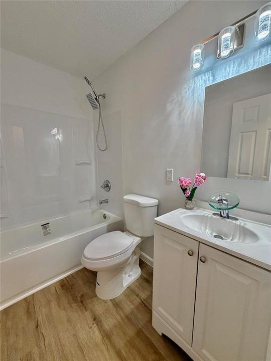 For Sale: $199,000 (2 beds, 2 baths, 933 Square Feet)