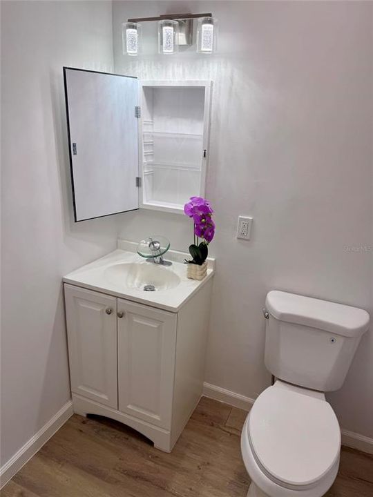 For Sale: $199,000 (2 beds, 2 baths, 933 Square Feet)