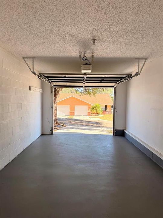 For Sale: $199,000 (2 beds, 2 baths, 933 Square Feet)