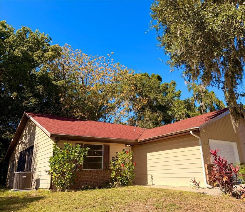 For Sale: $199,000 (2 beds, 2 baths, 933 Square Feet)