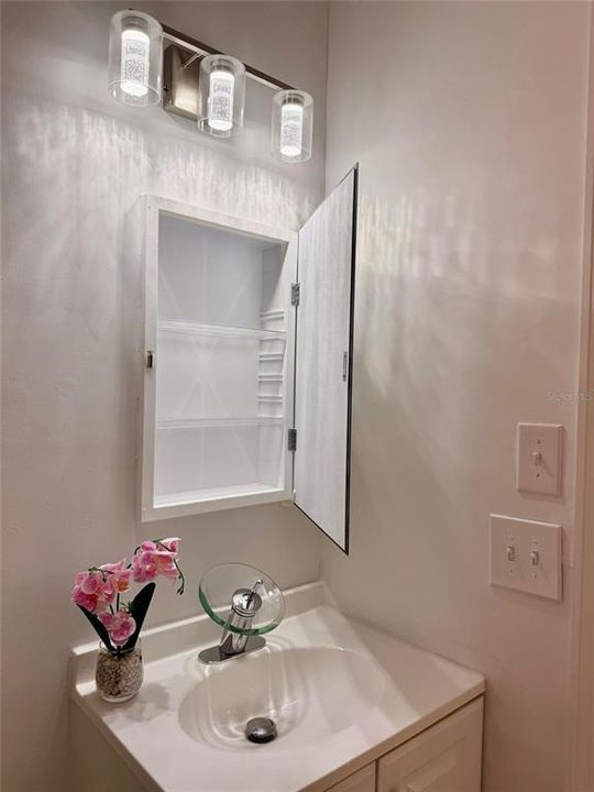 For Sale: $199,000 (2 beds, 2 baths, 933 Square Feet)