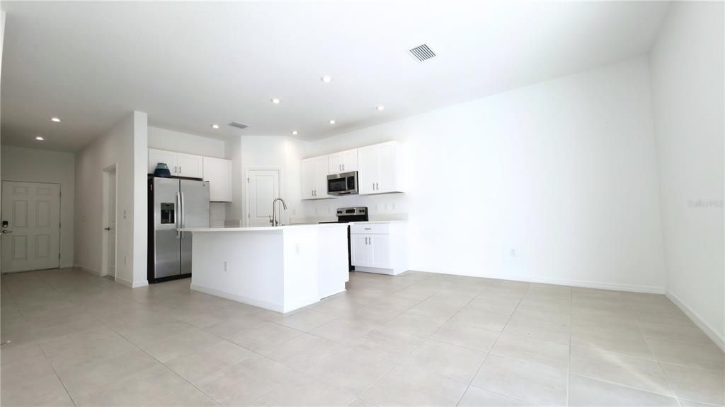 For Rent: $2,285 (3 beds, 2 baths, 1417 Square Feet)