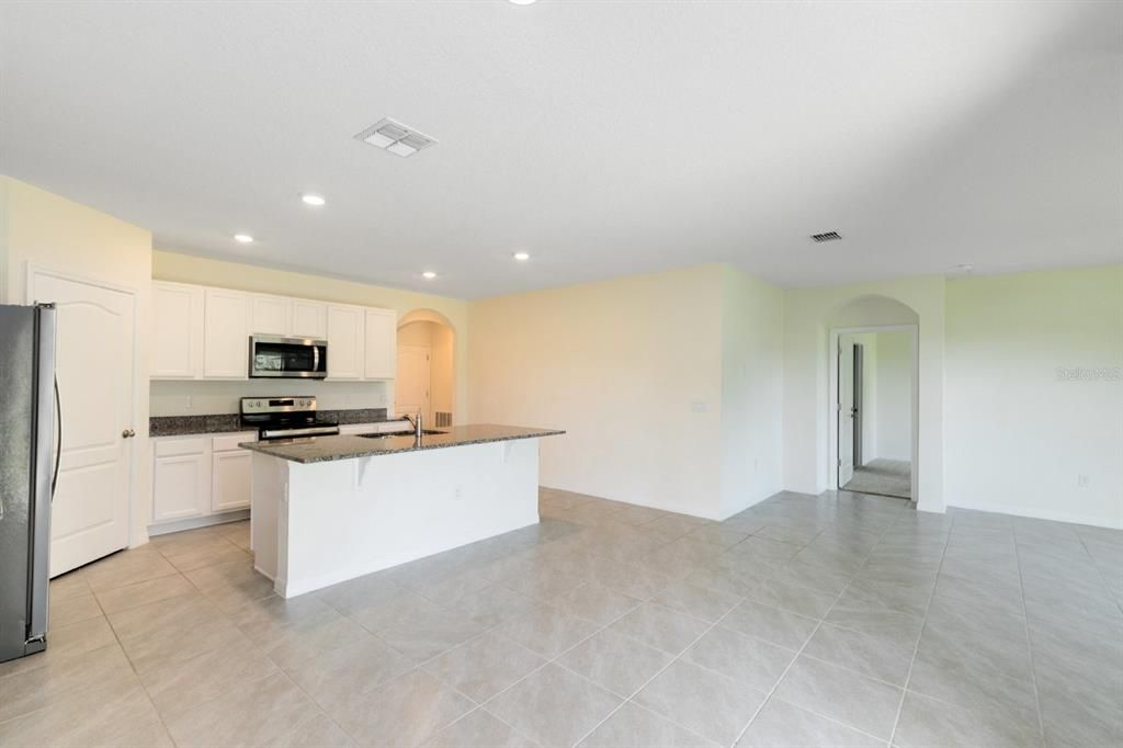 En Renta: $2,450 (4 camas, 2 baños, 1830 Pies cuadrados)