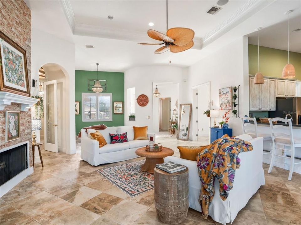 En Venta: $564,900 (3 camas, 3 baños, 2833 Pies cuadrados)