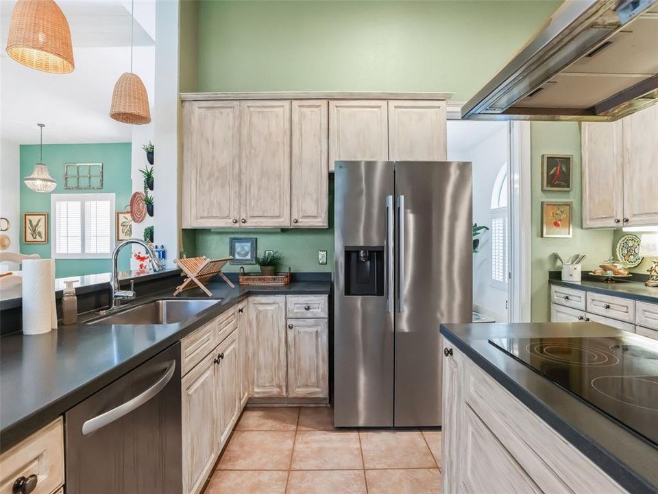 En Venta: $564,900 (3 camas, 3 baños, 2833 Pies cuadrados)