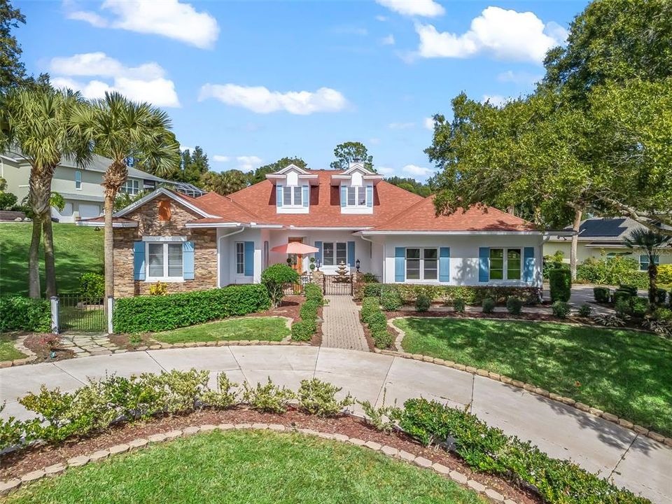 En Venta: $564,900 (3 camas, 3 baños, 2833 Pies cuadrados)