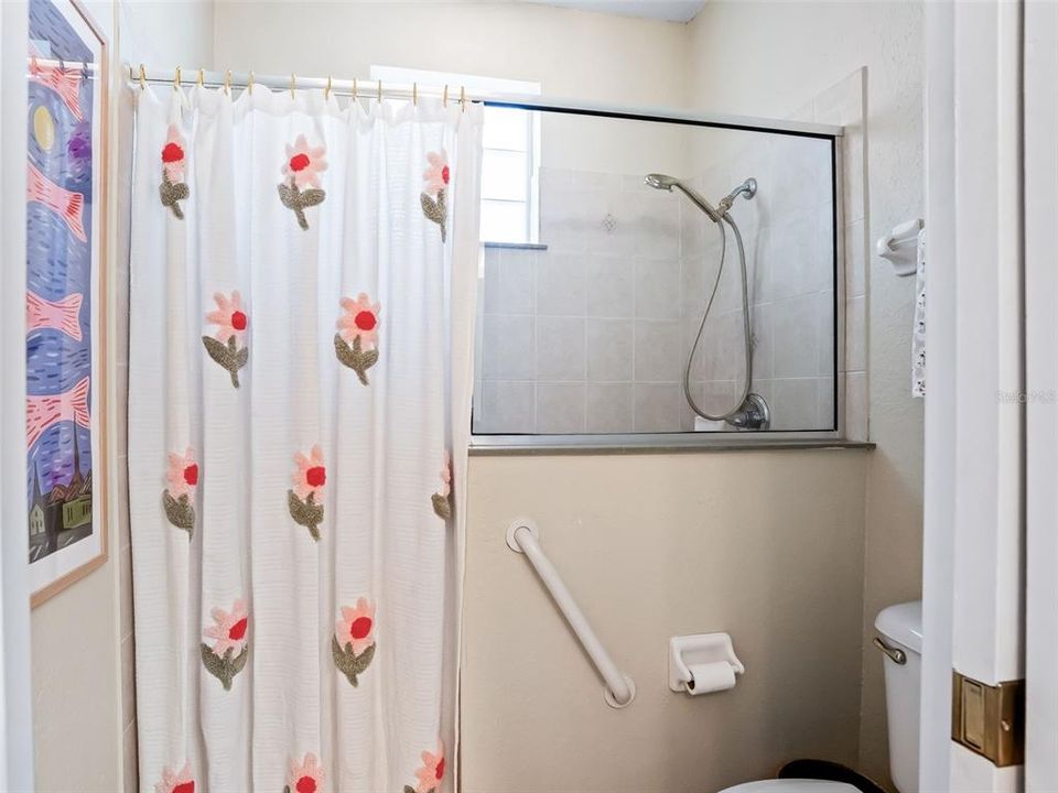 En Venta: $564,900 (3 camas, 3 baños, 2833 Pies cuadrados)