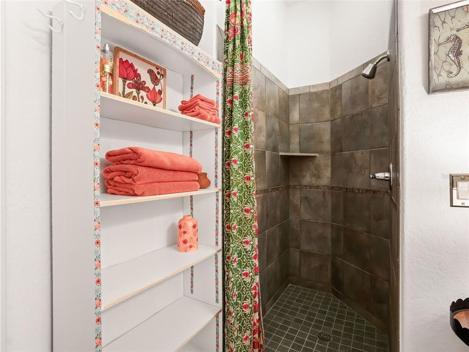 En Venta: $564,900 (3 camas, 3 baños, 2833 Pies cuadrados)