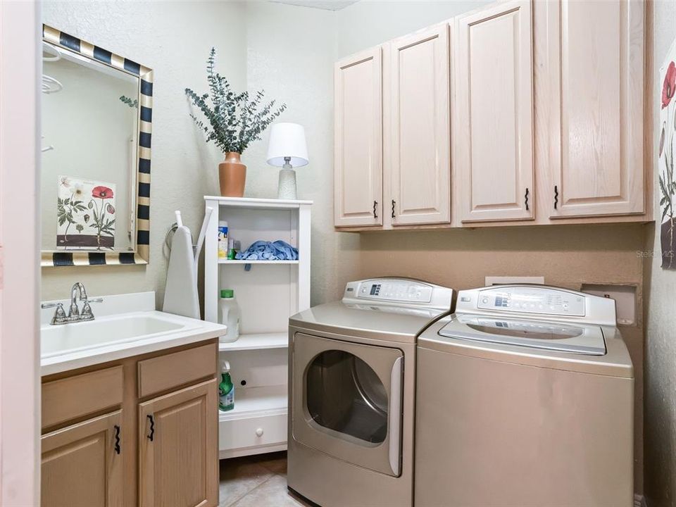 En Venta: $564,900 (3 camas, 3 baños, 2833 Pies cuadrados)