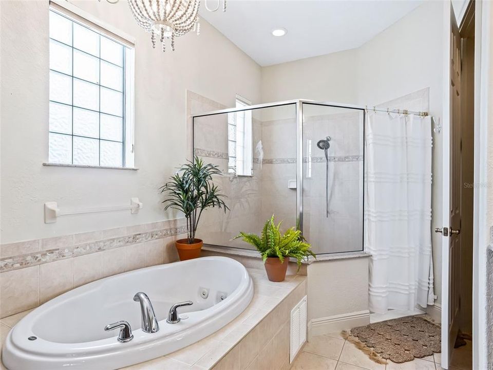 En Venta: $564,900 (3 camas, 3 baños, 2833 Pies cuadrados)