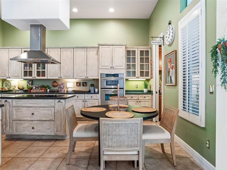 En Venta: $564,900 (3 camas, 3 baños, 2833 Pies cuadrados)