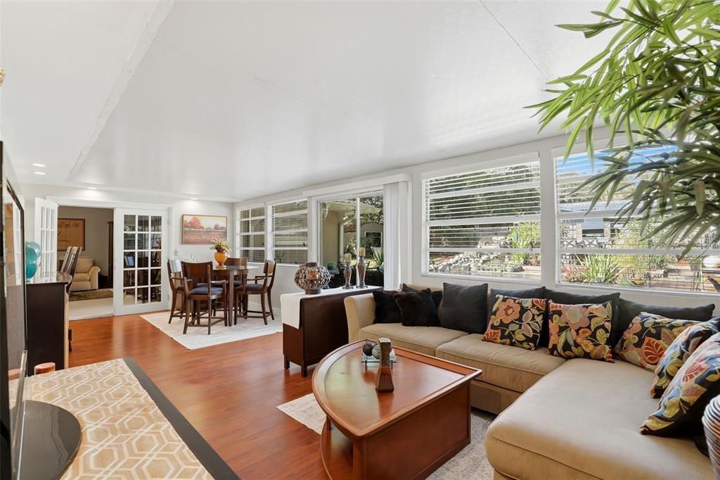 For Sale: $400,000 (3 beds, 2 baths, 1825 Square Feet)