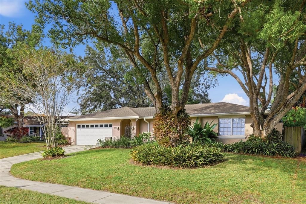 For Sale: $400,000 (3 beds, 2 baths, 1825 Square Feet)