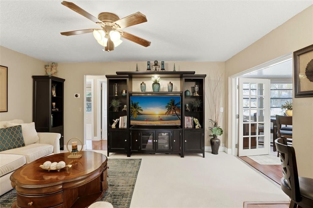 For Sale: $400,000 (3 beds, 2 baths, 1825 Square Feet)