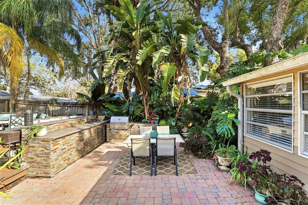 For Sale: $400,000 (3 beds, 2 baths, 1825 Square Feet)