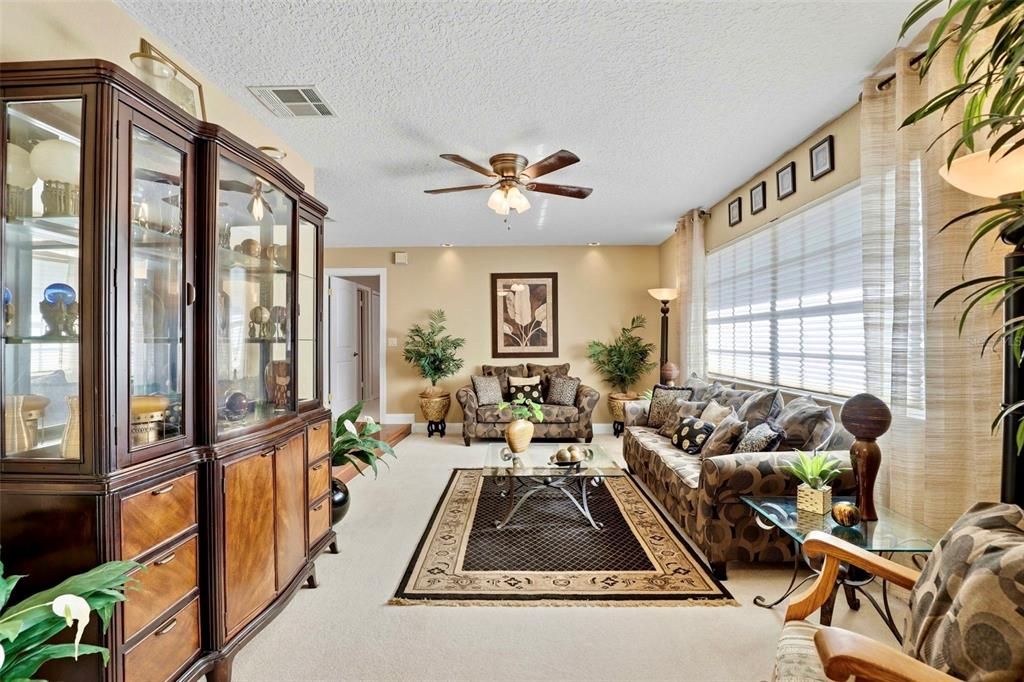 For Sale: $400,000 (3 beds, 2 baths, 1825 Square Feet)