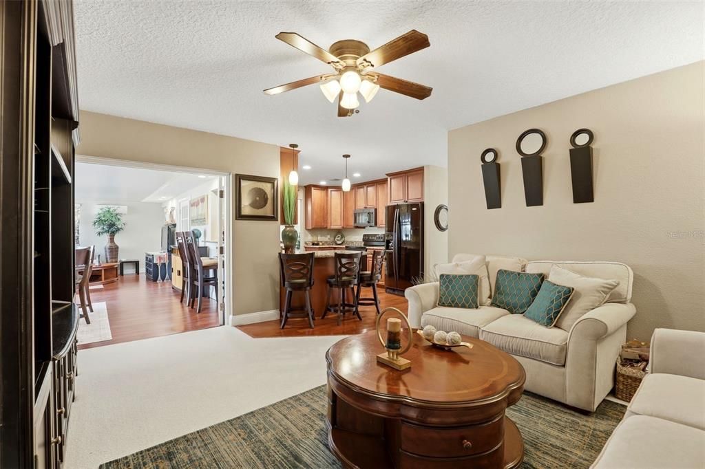 For Sale: $400,000 (3 beds, 2 baths, 1825 Square Feet)