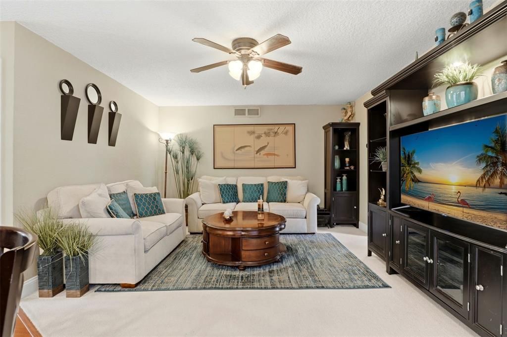 For Sale: $400,000 (3 beds, 2 baths, 1825 Square Feet)