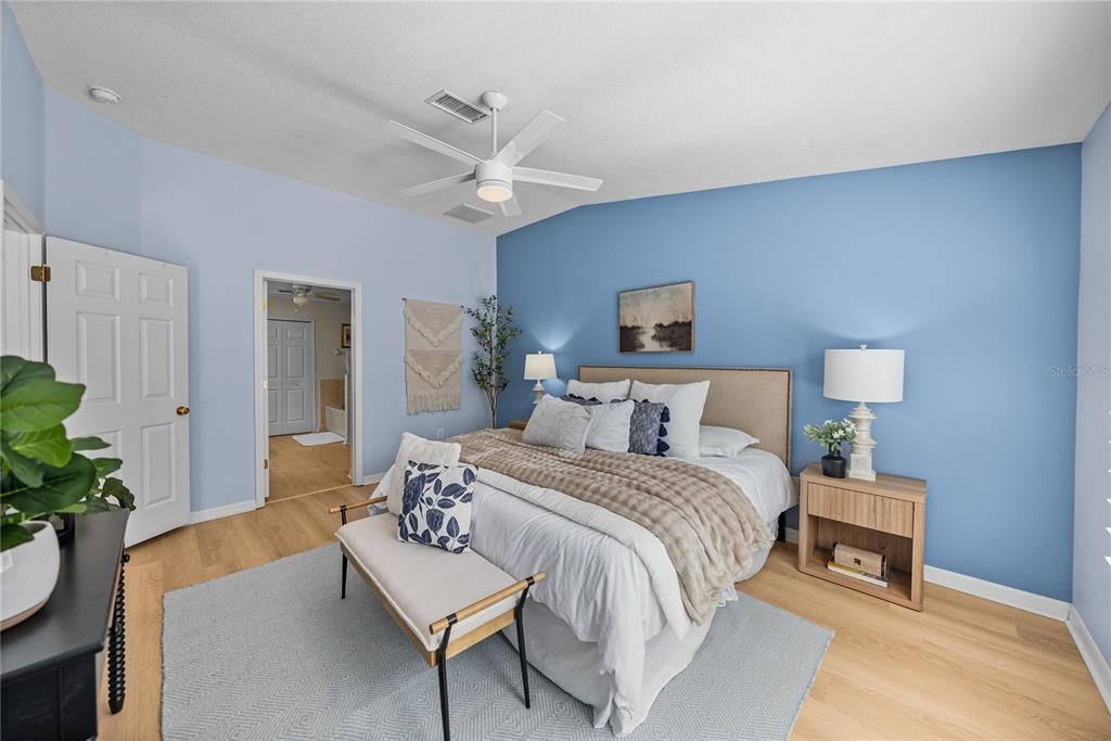 合同活跃: $340,000 (2 贝兹, 2 浴室, 1521 平方英尺)